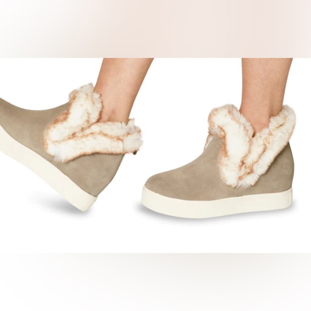 Ready for cooler weather? Cutest shoes ever! JSlides waterproof shoes.Size 10.